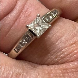 Diamond engagement ring